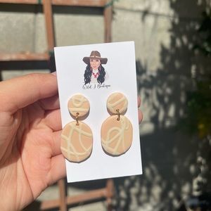 Dangle clay earrings